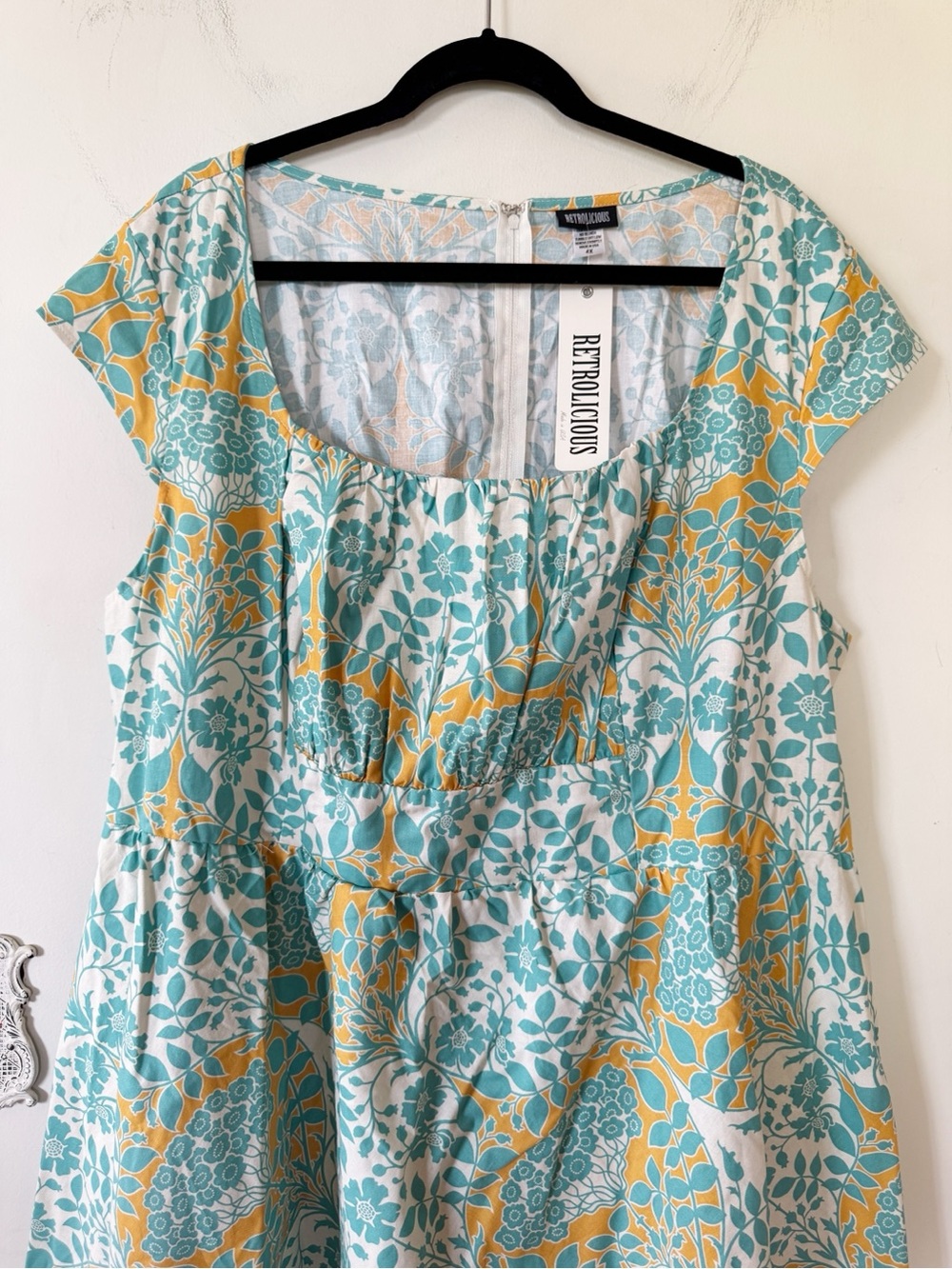 NWT Retrolicious Agatha Floral Cap Sleeve Vintage Fit and Flare Dress 4X - Picture 4 of 9